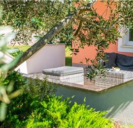 6 bedroom villa with pool near Sveti Lovrec and Poreč, sleeps 12